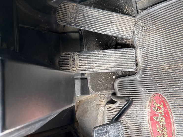 1990-peterbilt-357-image-69