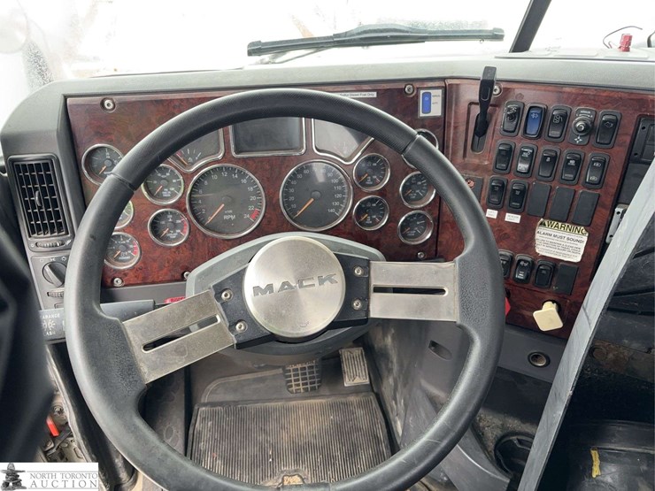 non-operable-2014-mack-pinnacle-t/a-day-cab-tractor-image-13