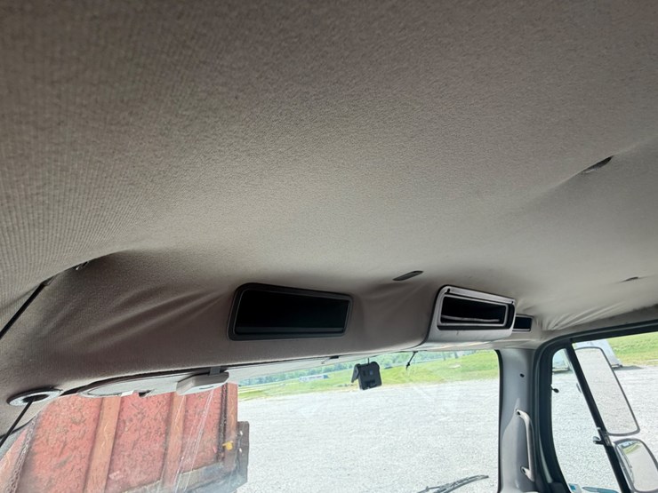 2020-freightliner-m2-106-image-26