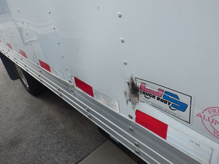 2016-isuzu-npr-hd-image-4