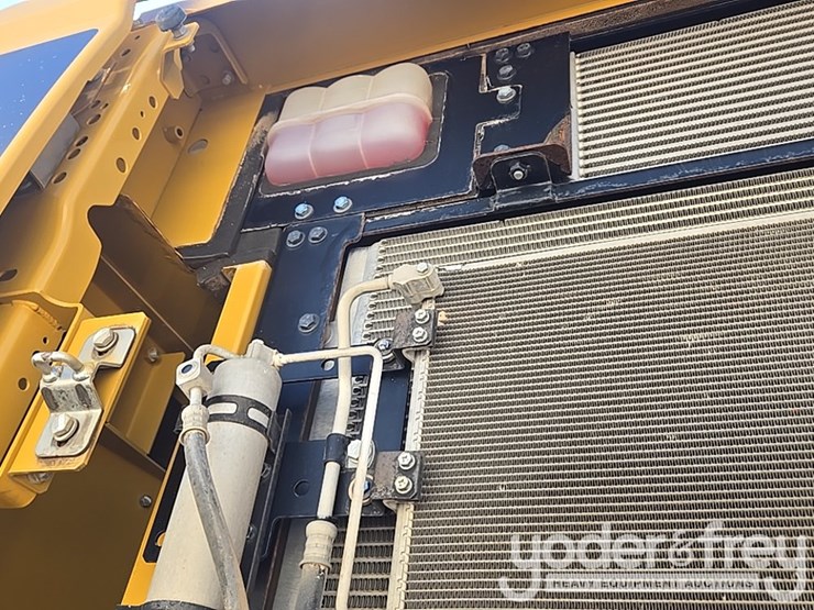 2019-caterpillar-336-image-39