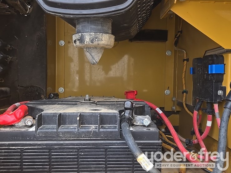 2019-caterpillar-336-image-44