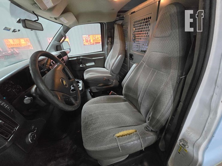 2017-chevrolet-express-2500-image-9