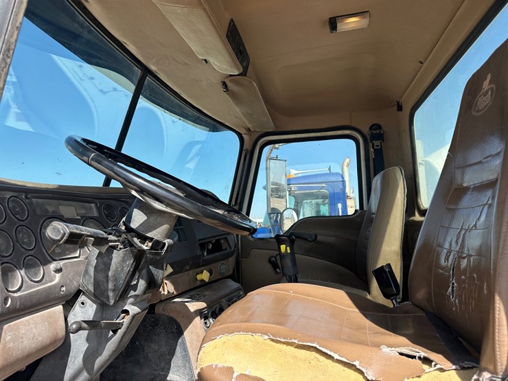 2005-mack-cv713-mixer-truck-image-12