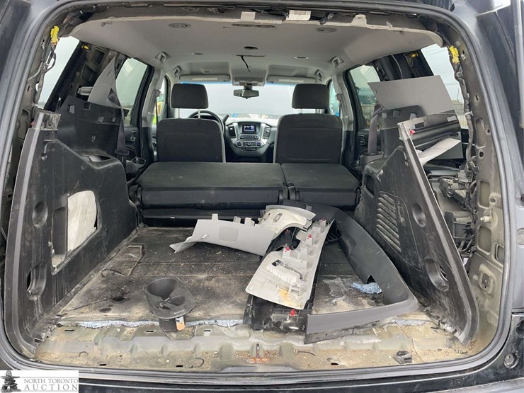 2017-chevrolet-tahoe-image-25