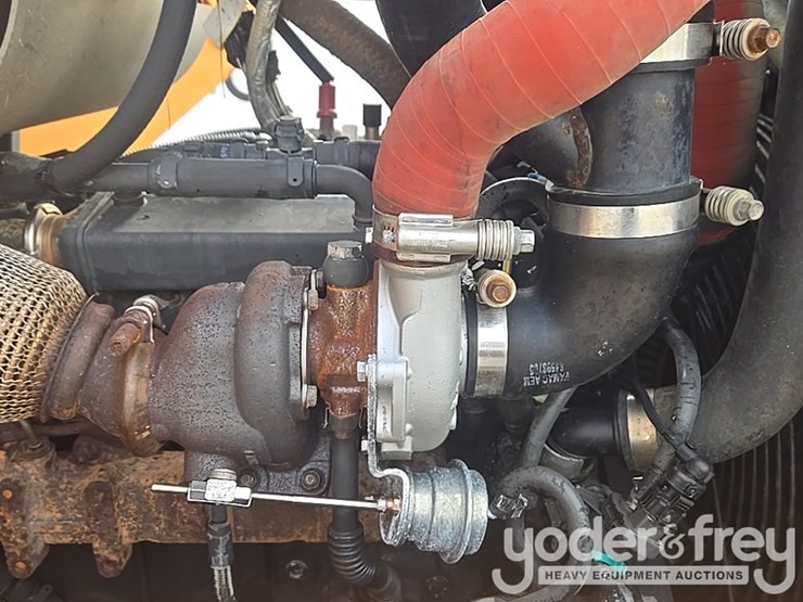 2016-case-750m-image-53