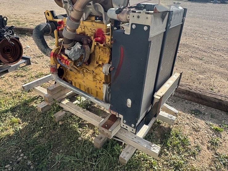 caterpillar-engine-image-1