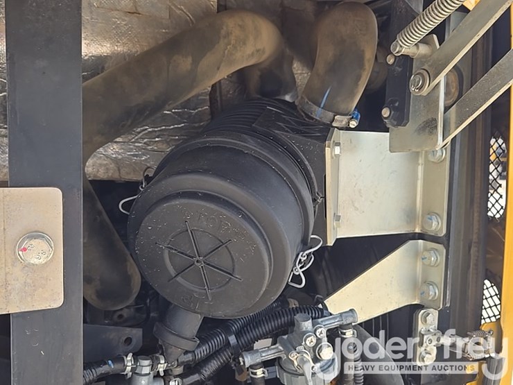 2022-deere-26g-image-47