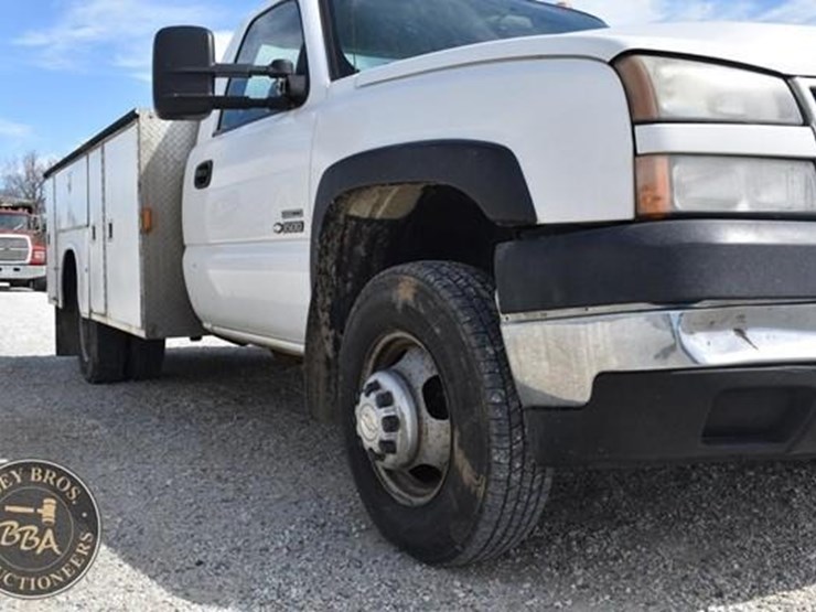 2007-chevrolet-3500-image-16