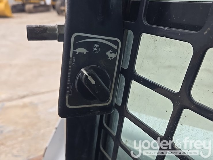 2021-bobcat-t740-image-97