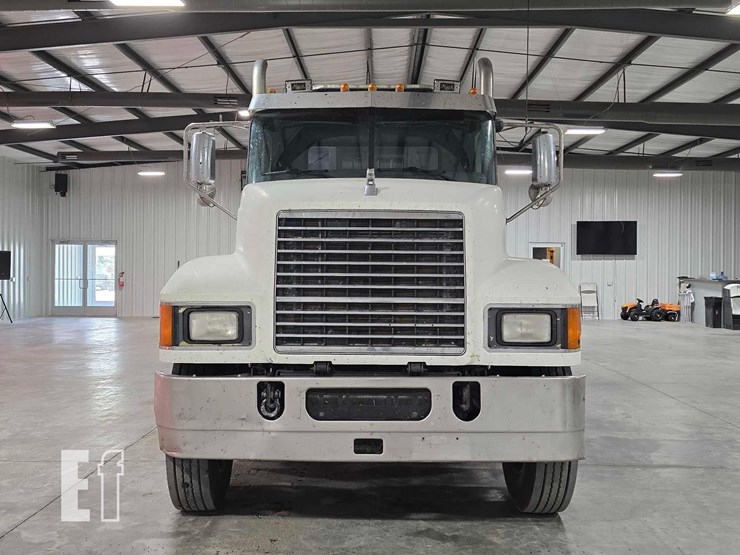 2017-mack-pinnacle-chu613-image-7