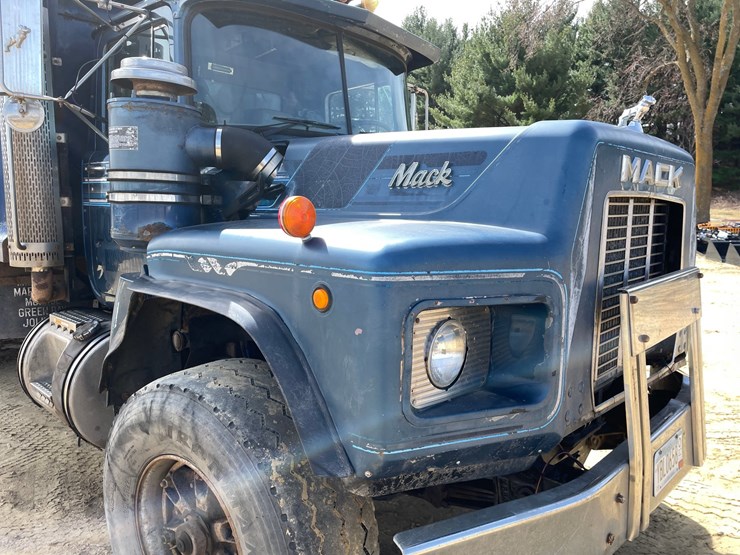 #401-•-1991-mack-rb688s-dump-truck-(has-mn-title)-image-13