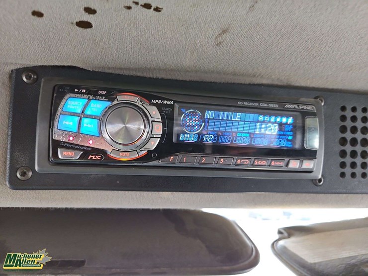 2004-freightliner-fl80-image-37