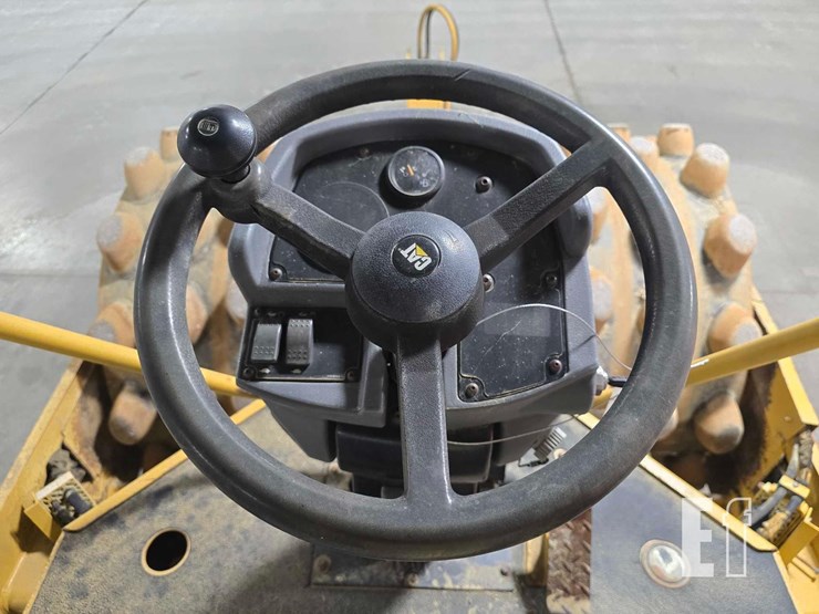 2012-caterpillar-cp56-image-18