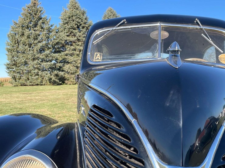 1938-ford-two-door-deluxe-sedan---original-car!-image-19