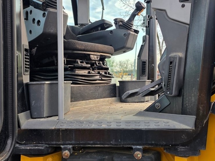 2020-caterpillar-140-image-62