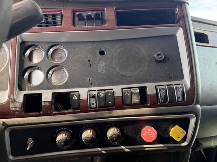 2007-caterpillar-c15-image-10