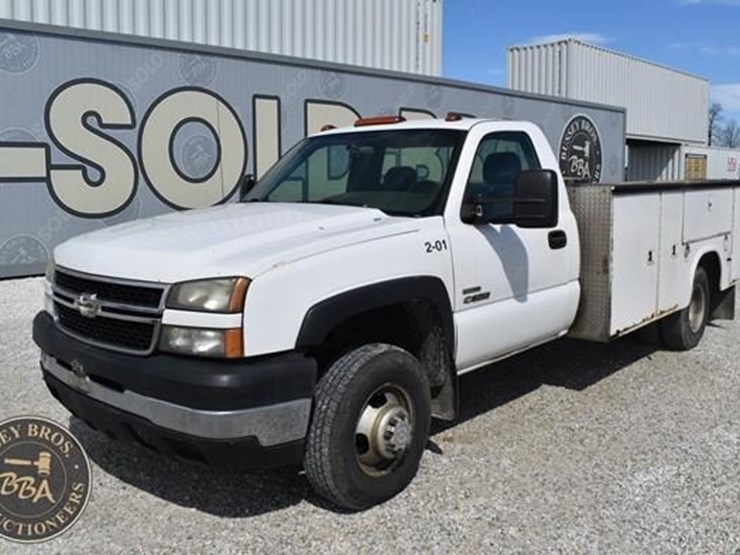 2007-chevrolet-3500-image-1