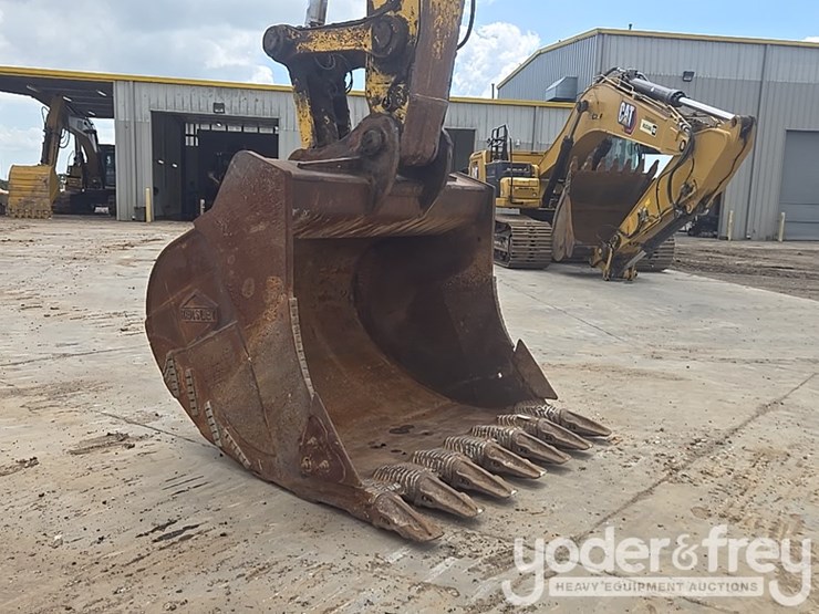 2015-komatsu-pc490-lc-11-image-26