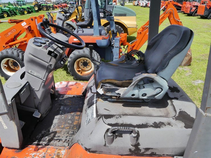 2012-kubota-r520s-image-7
