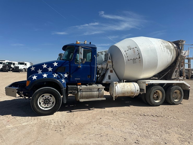 2005-mack-cv713-mixer-truck-image-1