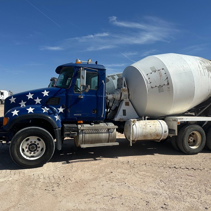 2005 MACK CV713 MIXER TRUCK