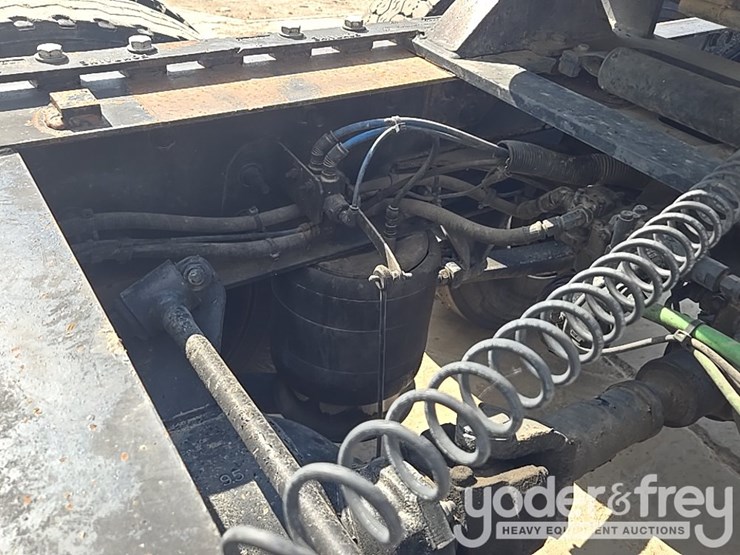 2014-freightliner-cascadia-113-image-49