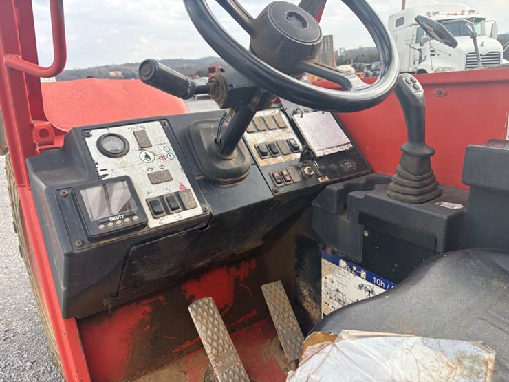 2017-skyjack-sj1056th-image-10