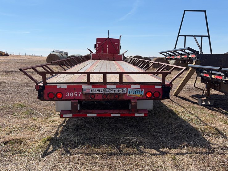2006-transcraft-flatbed-trailer-image-3