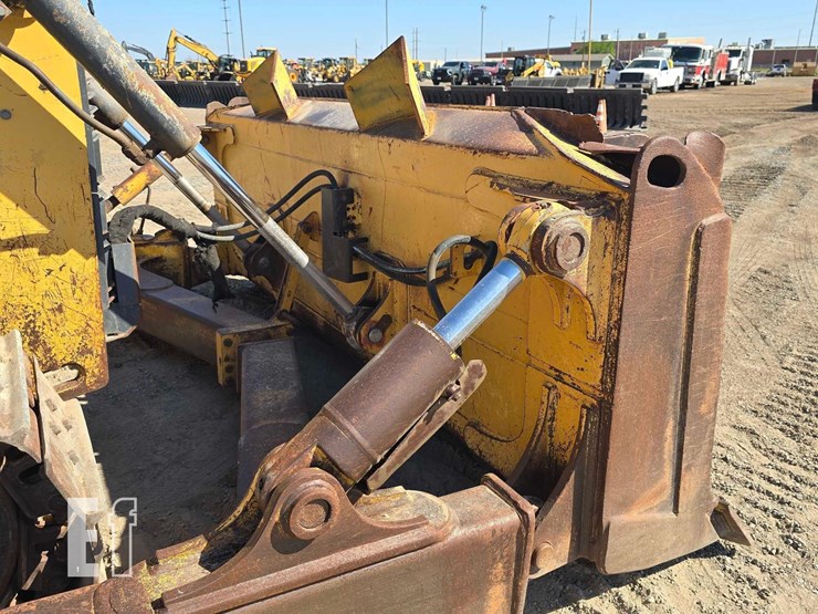 2008-deere-750j-image-11