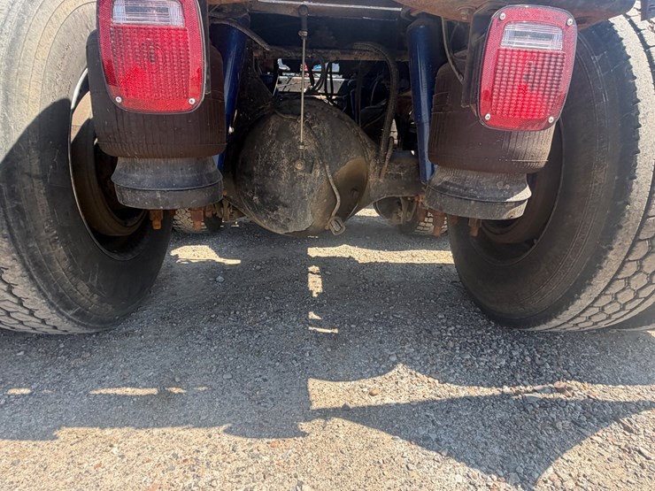 2009-peterbilt-367-image-22