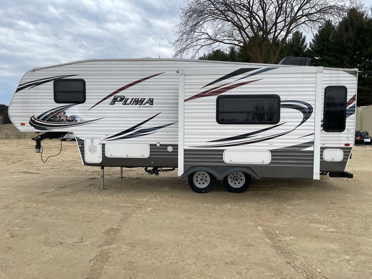 #201-•-2014-palomino-puma-253-fbs-27'-fifth-wheel-camper-(has-wi-title)-image-6