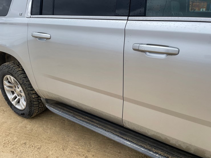 2015-chevrolet-suburban-image-19