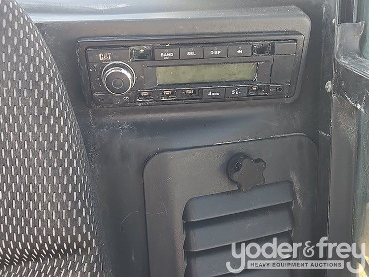 2021-caterpillar-289d3-image-79