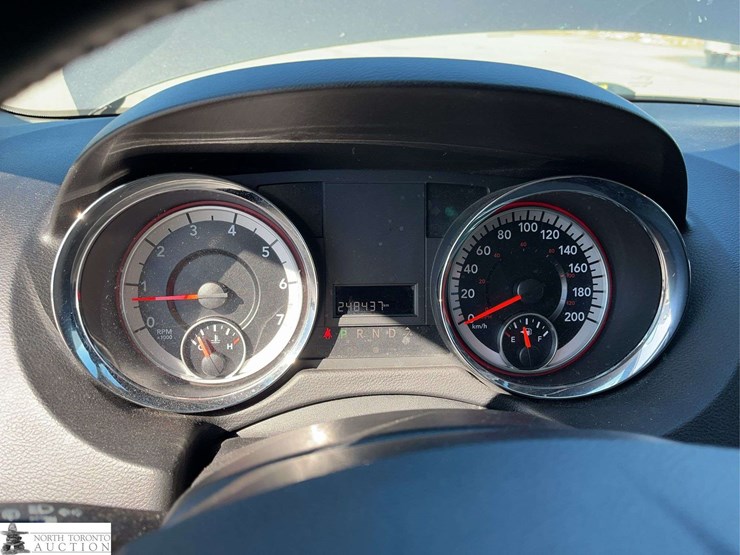 2017-dodge-grand-caravan-sxt-image-12