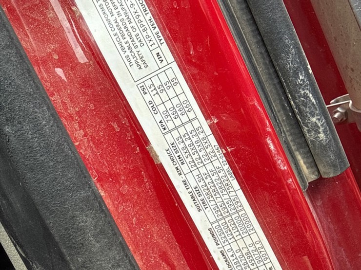 2018-peterbilt-579-image-8