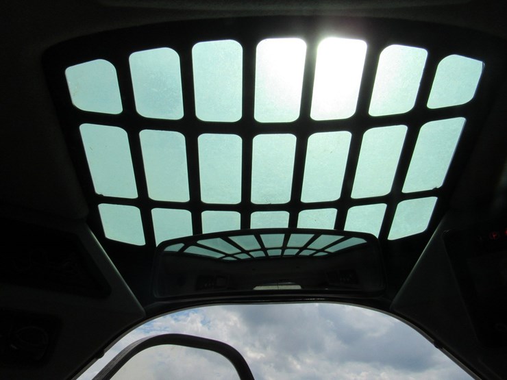 caterpillar-262d-image-12