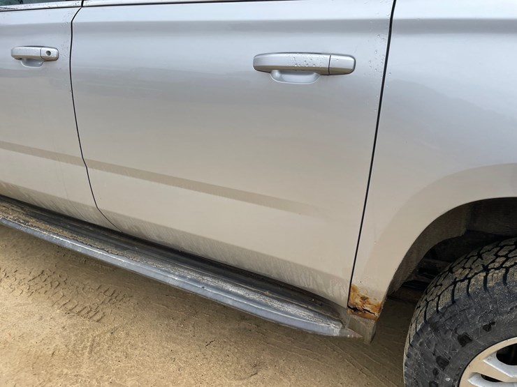 2015-chevrolet-suburban-image-27