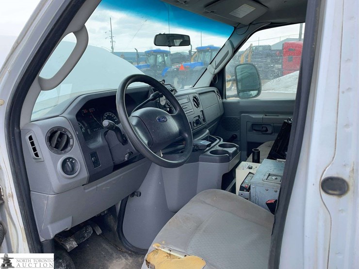 2012-ford-cargo-image-11