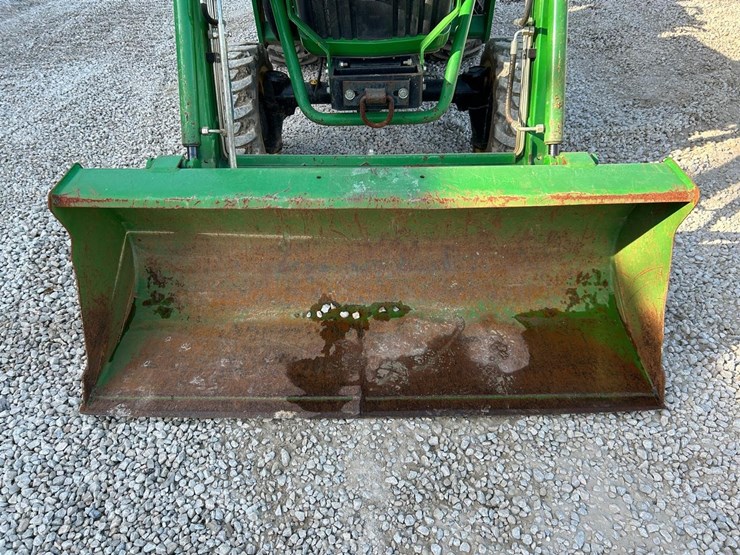 2021-john-deere-2032r-image-9