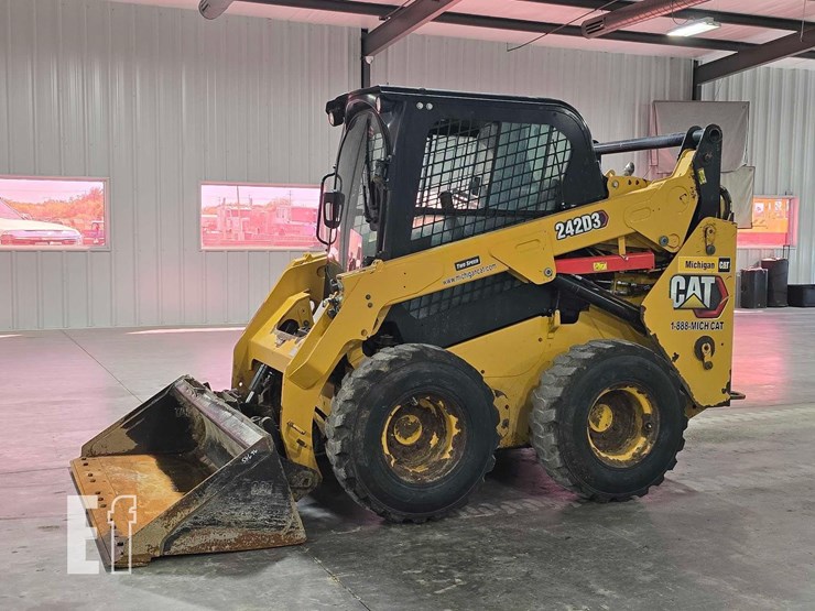 2021-caterpillar-242d3-image-1