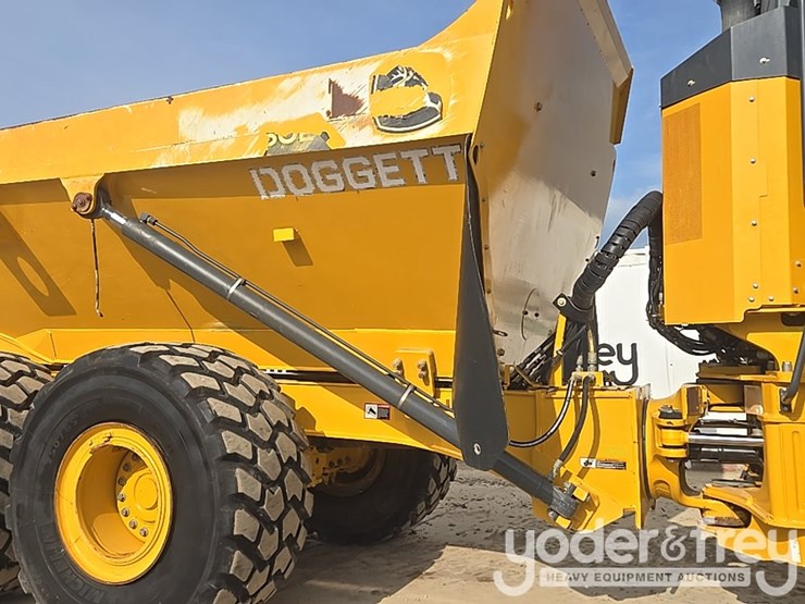 2022-deere-260e-image-35