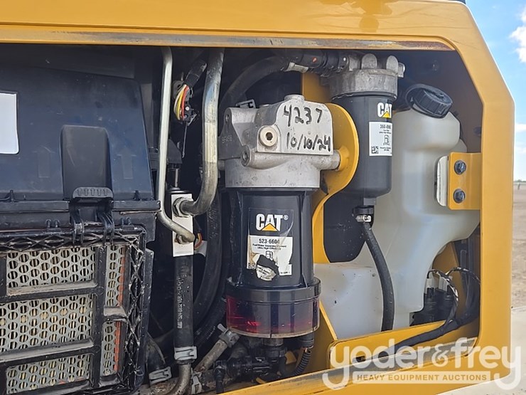 2021-caterpillar-d1-image-36