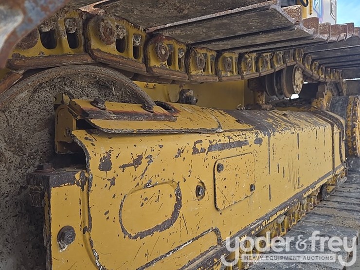 2021-caterpillar-d1-image-15