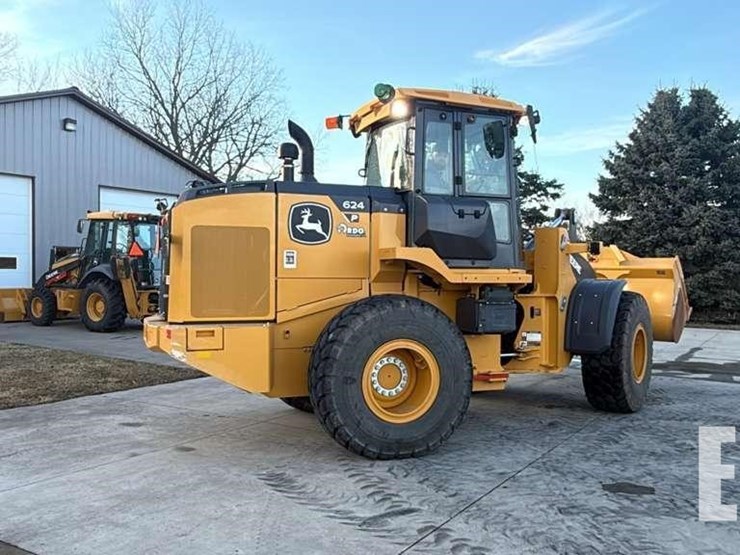 2024-deere-624-p-tier-image-3