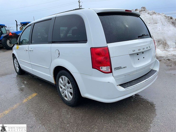 2014-dodge-grand-caravan-sxt-image-7