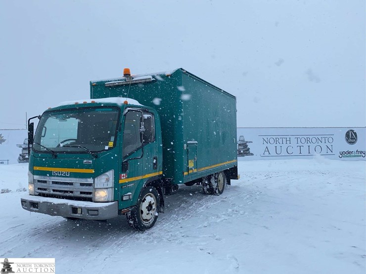 2010-isuzu-nqr-image-1