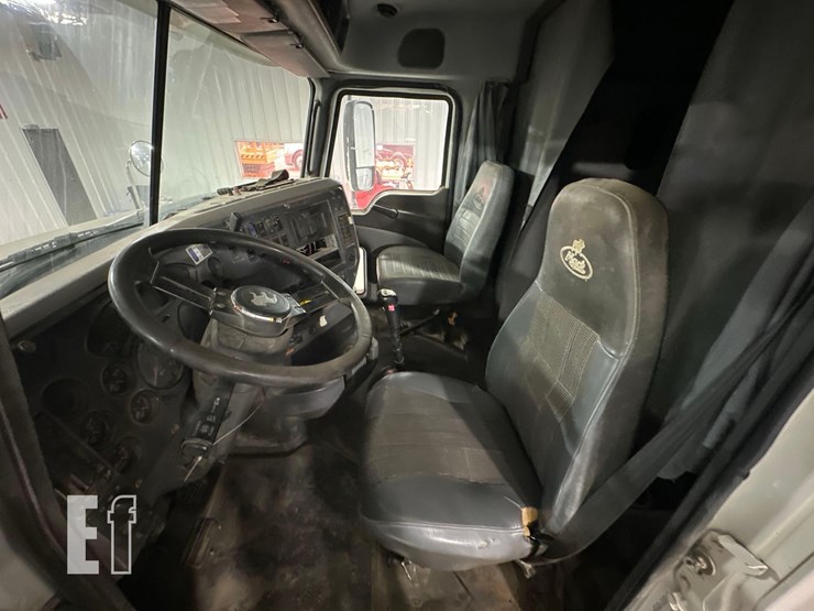 2010-mack-pinnacle-cxu613-image-12