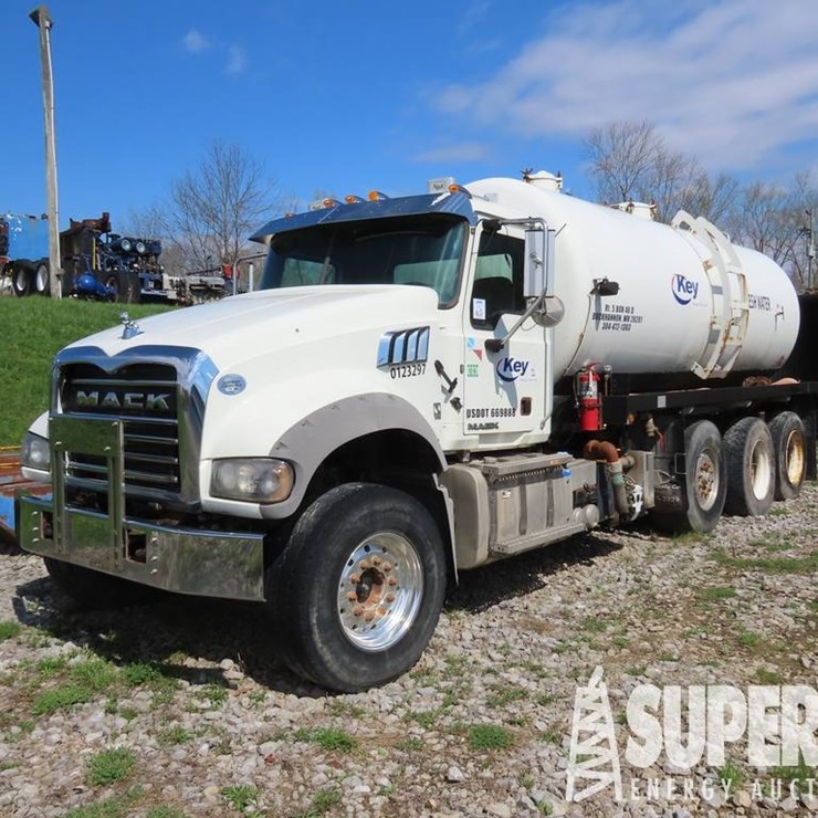 (x) (6-5) 2015 MACK GU713 3-Axle Vac Truck w/ Day...