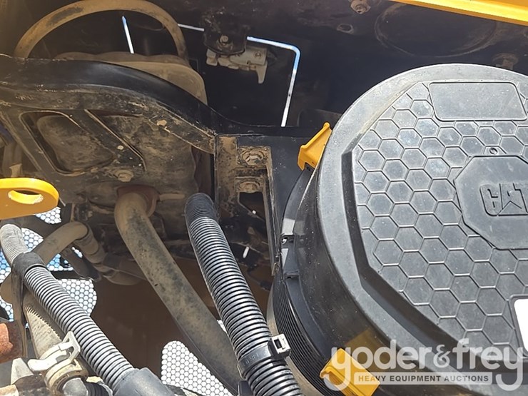 2021-caterpillar-d1-image-55